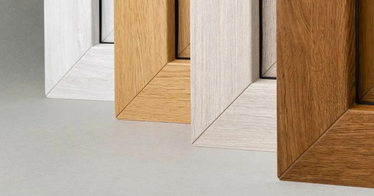 Dettagli di infissi in legno di varie tonalità
