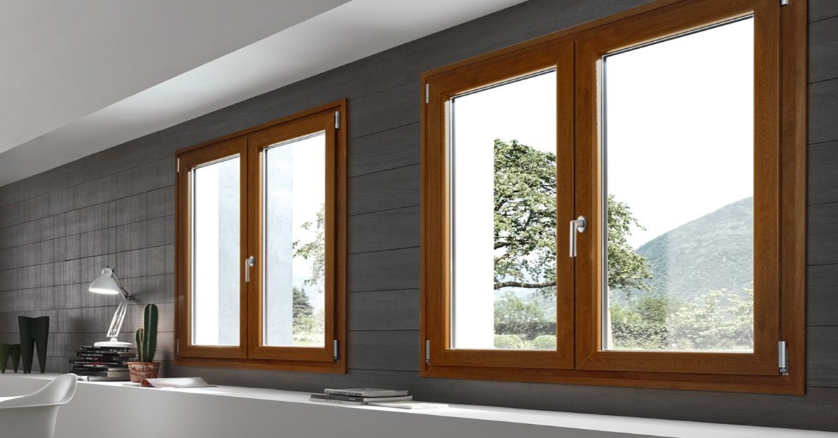 Finestre moderne in legno con vista panoramica